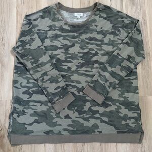 Mud Pie Women's Green and Gray Camouflage Long Sleeve Tee size-L